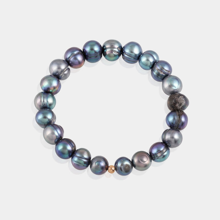 Close-up of Mystic Black Fresh Water Pearl in Rose Gold Bracelet