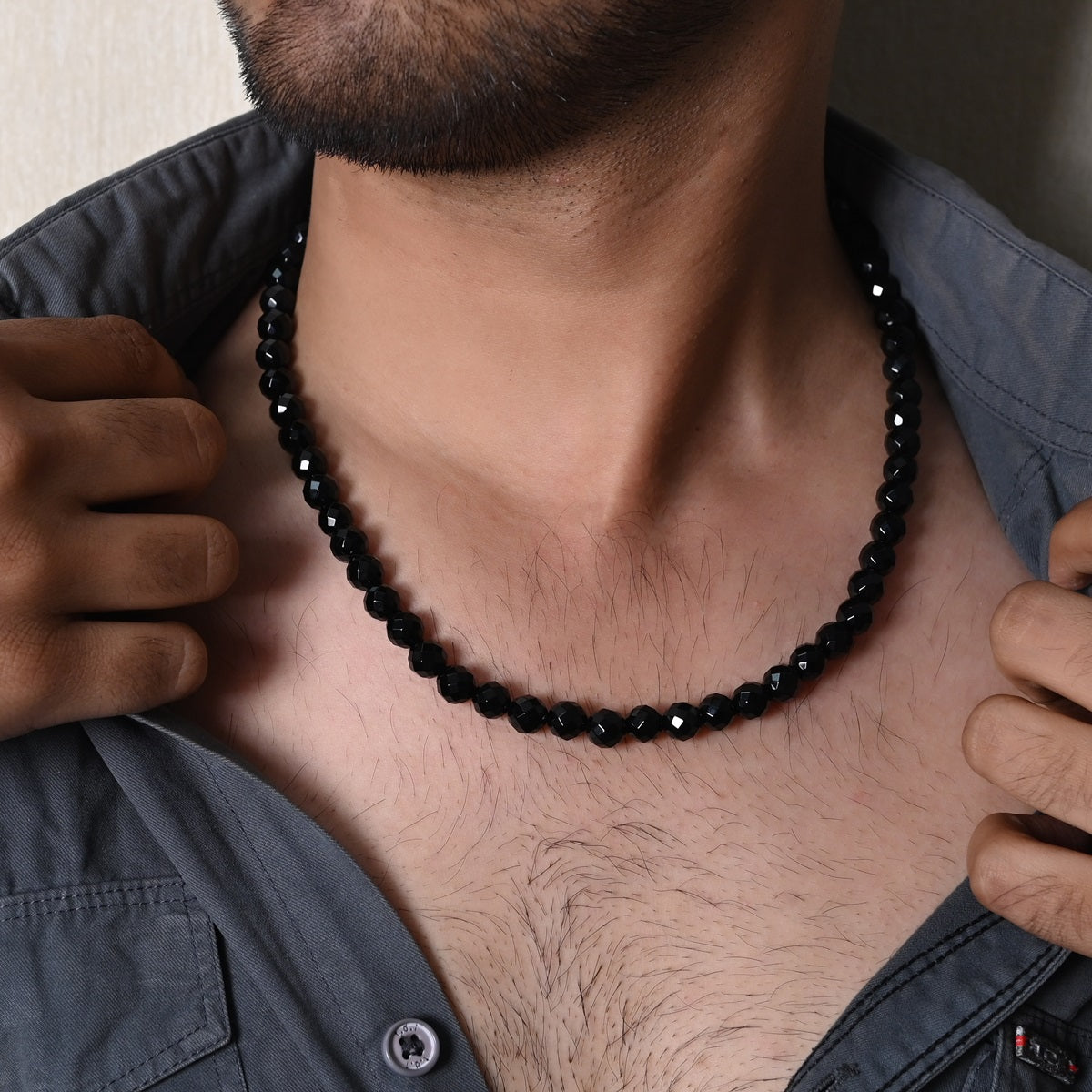 Men's Black Onyx Gemstone Silver Necklace: Confident and stylish accessory