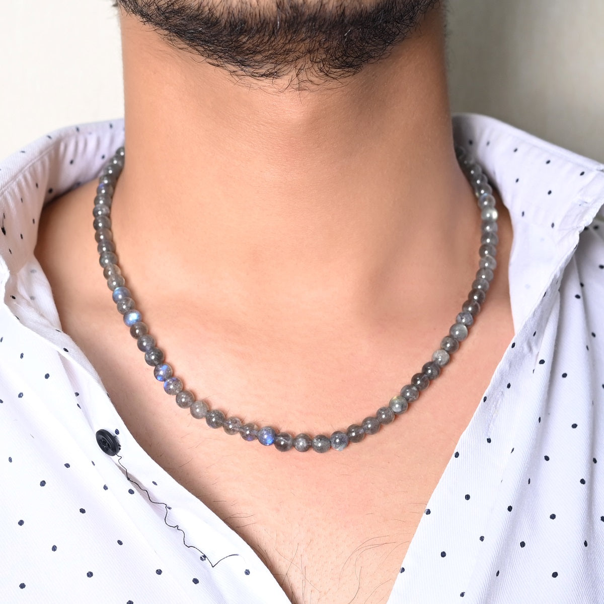 Men's Labradorite Gemstone Silver Necklace: Casual sophistication for everyday wear
