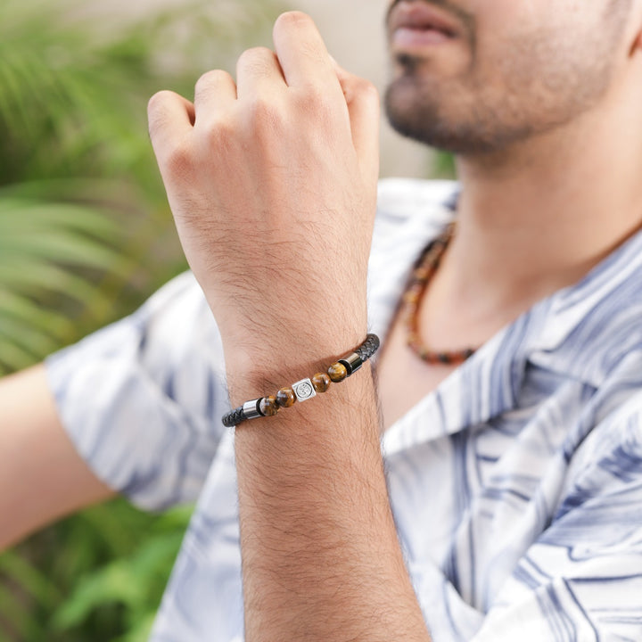 Fashionable Golden Tiger's Eye Bracelet on Leather Strand