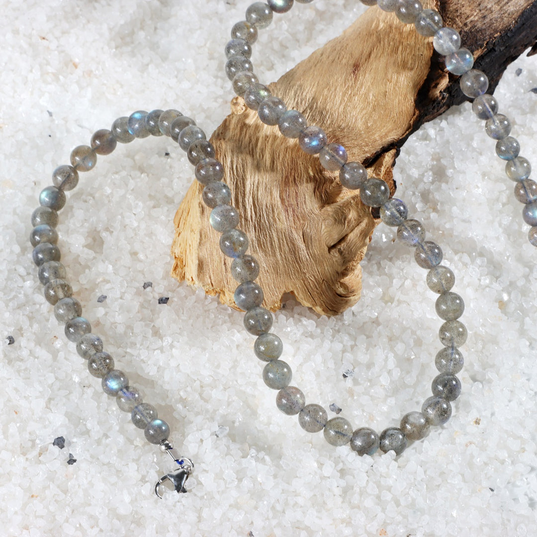 Men's Labradorite Gemstone Silver Necklace: Empowering and masculine