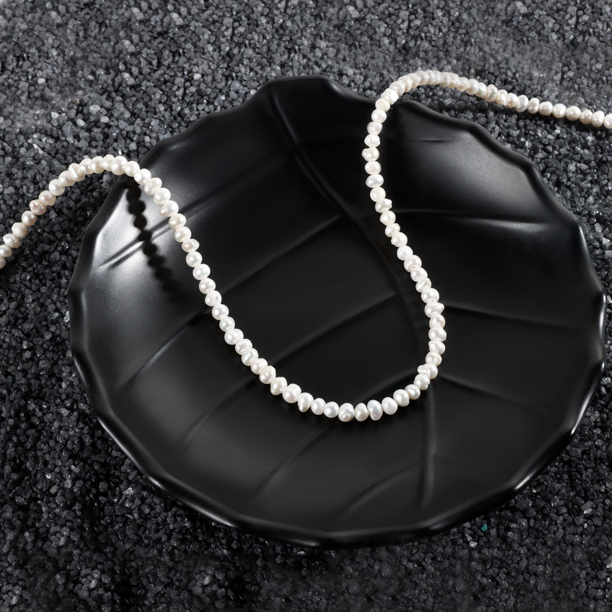 Men's Pearl Gemstone Silver Necklace: Understated luxury