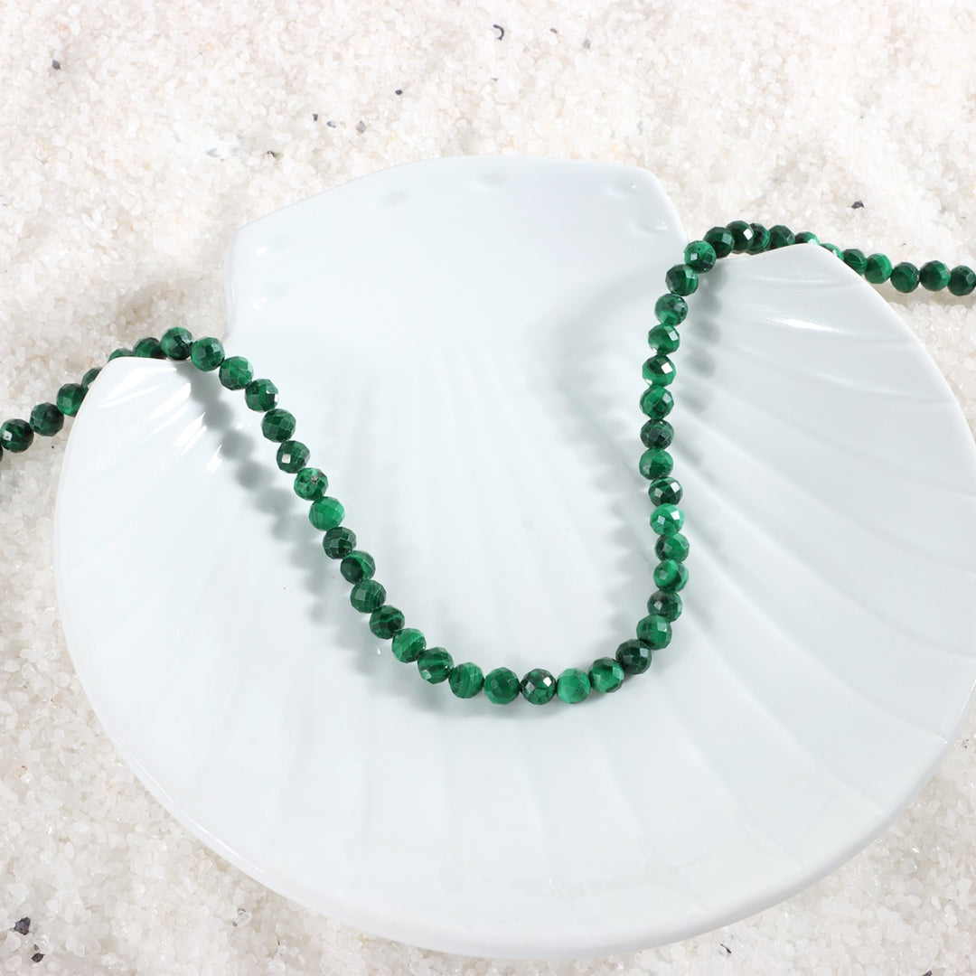 Men's Malachite Gemstone Silver Necklace: Classic accessory with a modern twist