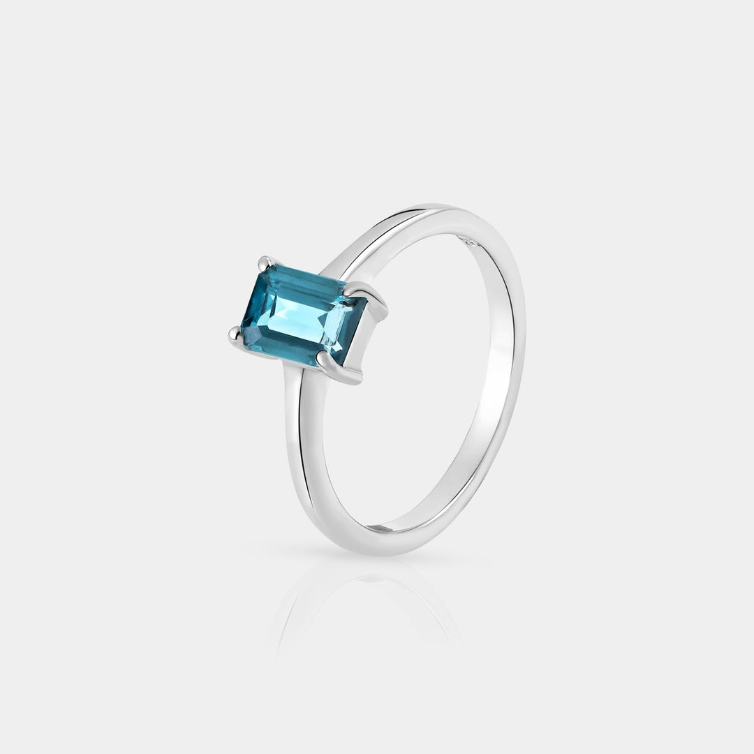 Close-up view of the 925 Sterling Silver band, showcasing the craftsmanship and details that enhance the overall beauty of the Teal Kyanite Solitaire Ring